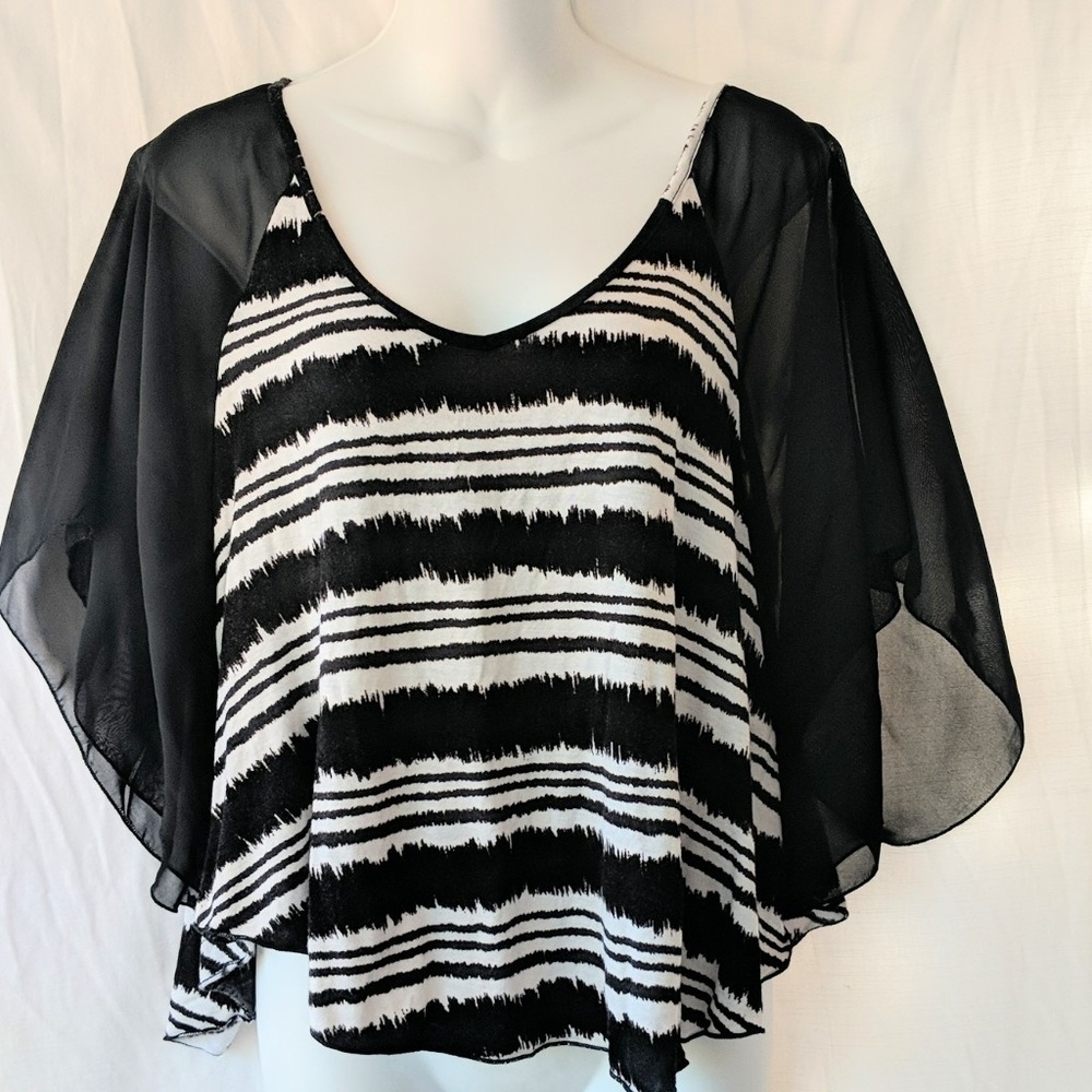 rheea & co black and white butterfly sleeves top L